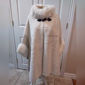 Elegant Faux Fur Cape